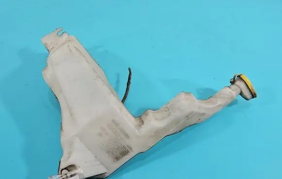 Windshield washer fluid reservoir/tank
