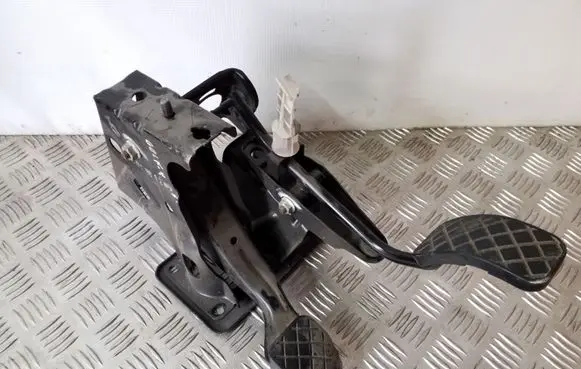 Volkswagen Golf IV Pedal assembly 