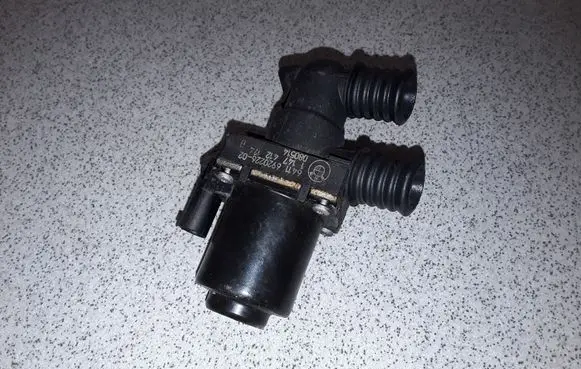 BMW 5 E60 E61 Coolant heater control valve 64116920226 6920226