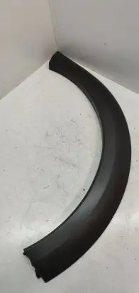 Rear fender molding trim
