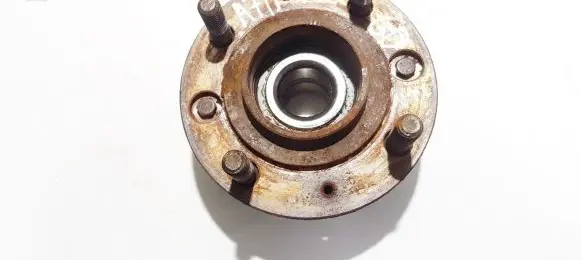 Rear wheel hub