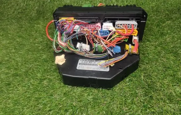Mercedes-Benz C W204 SAM control unit A2129006724 A2129015104 A2129027107