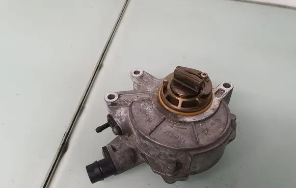 BMW 7 F01 F02 F03 F04 Vacuum pump 8605976 11668605976
