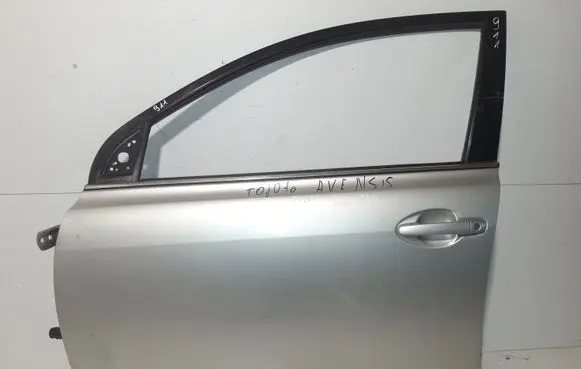 Toyota Avensis T250 Front door