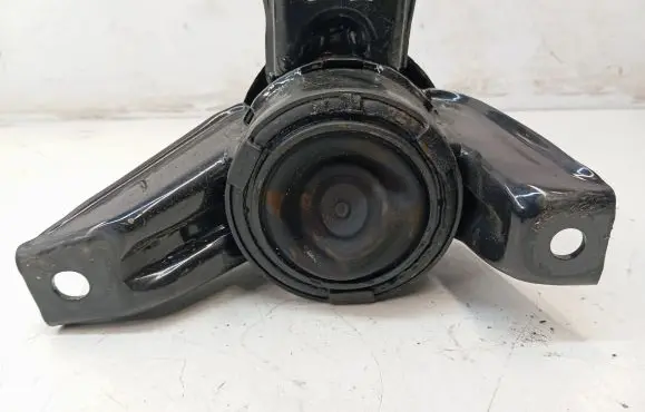 Hyundai Tucson TL Engine mount bracket 21810D3500