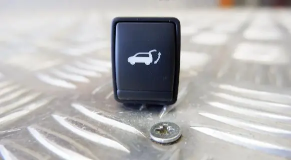 Nissan X-Trail T32 Tailgate opening switch 