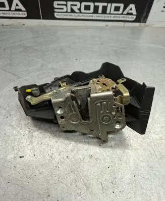 Mercedes-Benz E W210 Rear door lock 2027300635