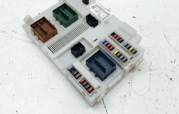 Volvo XC60 Fuse module 31384931 31384931AB
