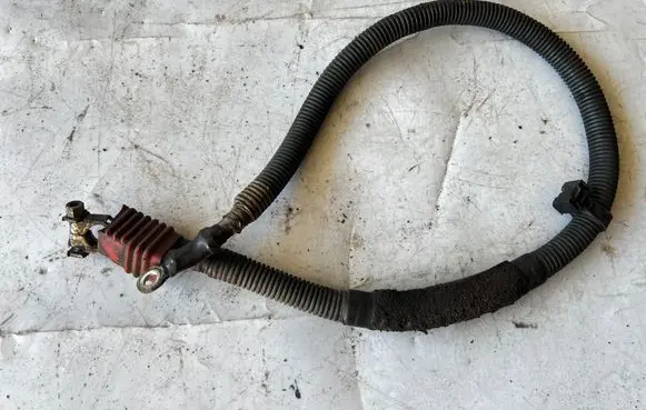 Toyota Land Cruiser (J120) Positive cable (battery)