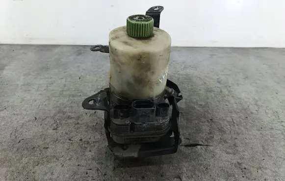 Skoda Fabia Mk2 (5J) Power steering pump