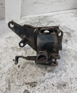 Toyota Avensis T250 Engine mount bracket