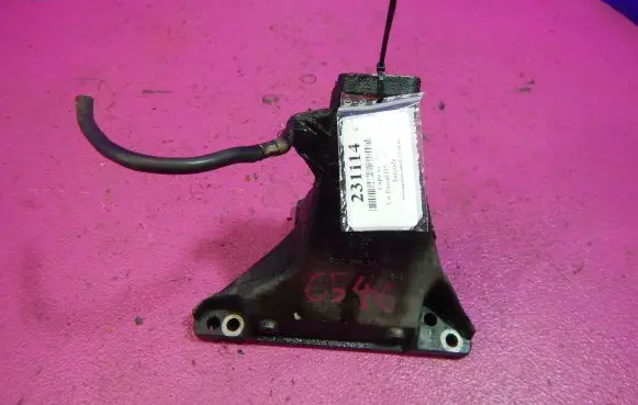 Volkswagen PASSAT B5 Engine mounting bracket 8D0199308L