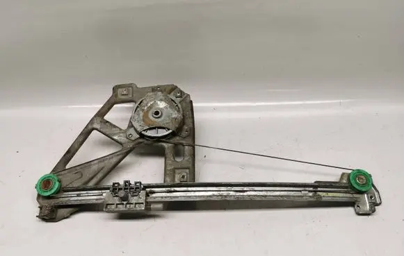 Rear door manual window regulator