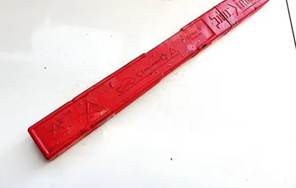 Volkswagen Touareg I Emergency warning sign 7l0860251