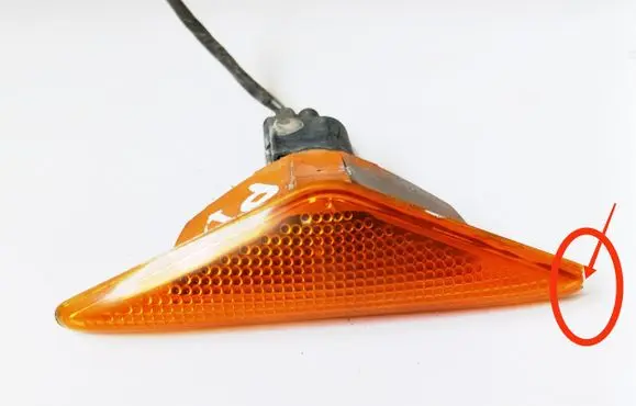Ford Mondeo Mk III Front fender indicator light