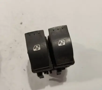 Renault Laguna II Electric window control switch 015085A