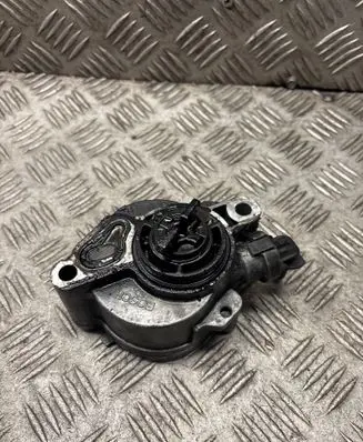 Ford Focus C-MAX Vacuum pump D1561B