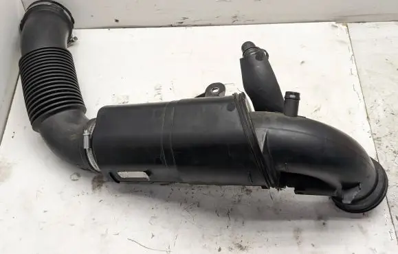 BMW 2 F46 Air intake hose/pipe 8693166 23557610