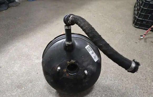 BMW 5 E39 Brake booster 34331165057 LSC145T