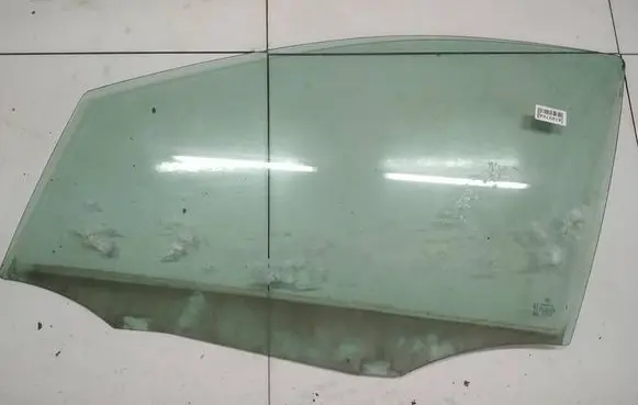 Mercedes-Benz A W169 Front door window glass four-door AS2