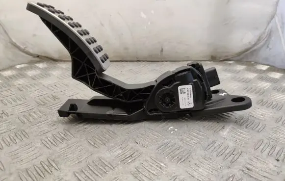 Mercedes-Benz GLE (W166 - C292) Accelerator throttle pedal A2923000100