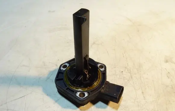Volkswagen Golf V Oil level sensor 06E907660