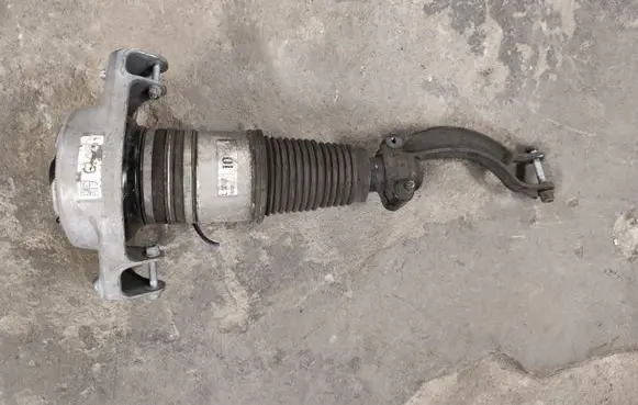 Porsche Macan (95B) Front air suspension shock absorber 95B616039E