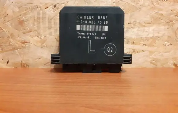 Mercedes-Benz E W210 Door control unit/module 2108207526 1633