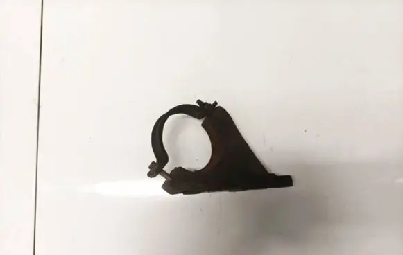 Engine mounting bracket