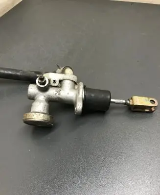 Nissan Navara D40 Clutch slave cylinder 