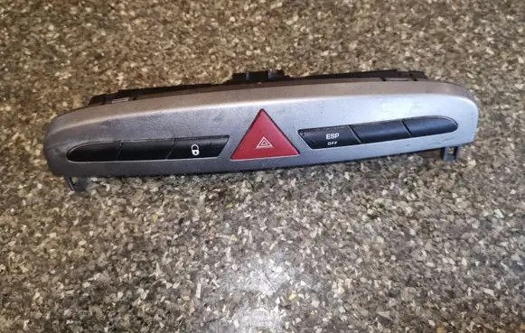 Peugeot 308 Hazard light switch 9659215177