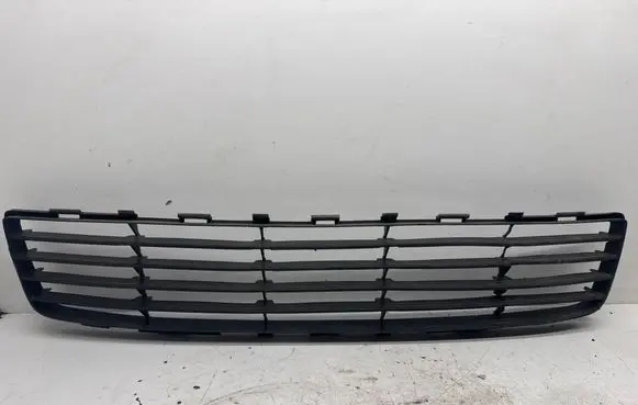 Toyota Auris 150 Front bumper lower grill 5311202080