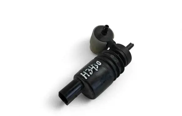 Volkswagen Golf VI Windscreen/windshield washer pump