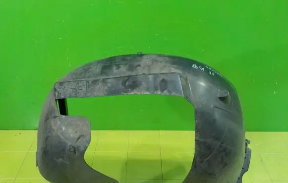 Audi A3 S3 8P Front arch 8P0821172G 17AB180