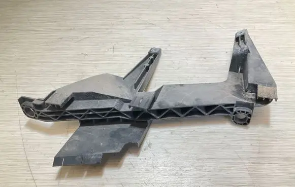 BMW X3 E83 Headlight/headlamp mounting bracket 1301073