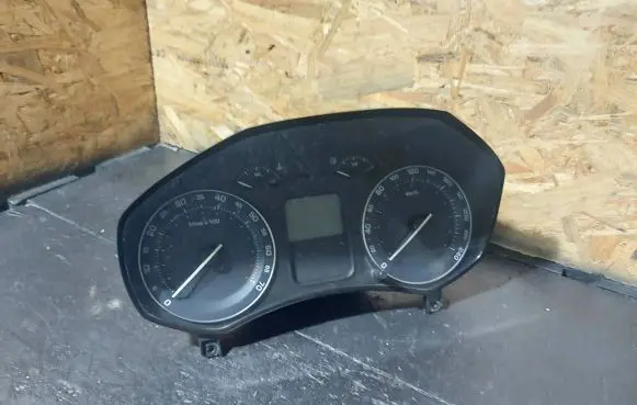 Skoda Octavia Mk2 (1Z) Speedometer (instrument cluster) 1Z0920800B