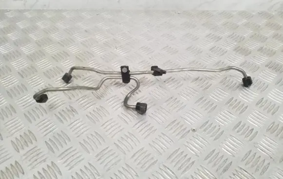 Volkswagen Touareg II Fuel injector supply line/pipe U310BL2