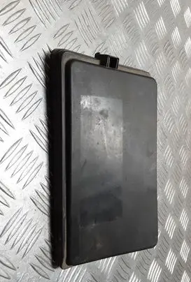 Lexus GS 300 350 430 450H Fuse box cover 8266230620