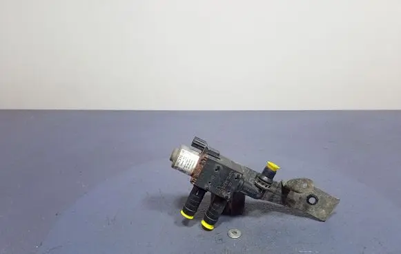 Ford Grand C-MAX Coolant level relay DM58-18C310-AB