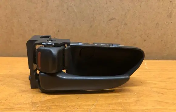 Subaru Impreza II Front door interior handle