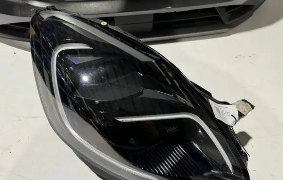 Ford Puma Headlight/headlamp L90202396