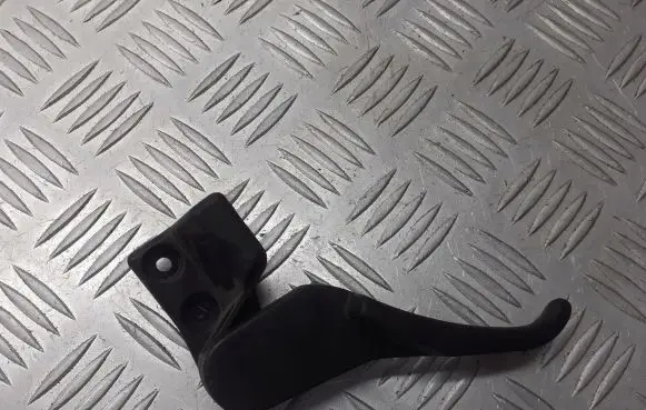 Volkswagen PASSAT B5.5 Engine bonnet (hood) release handle 3B1823533