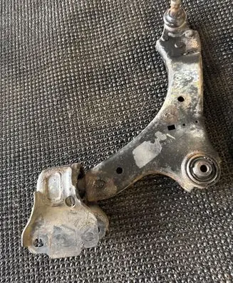 Volvo XC70 Front lower control arm/wishbone 31277345