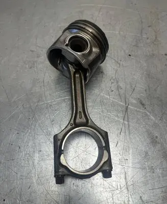 Volvo XC60 Piston with connecting rod 81L123