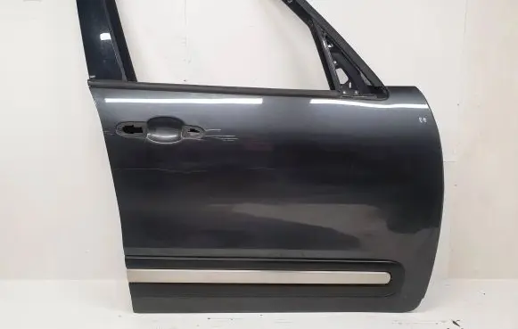Fiat 500L Front door