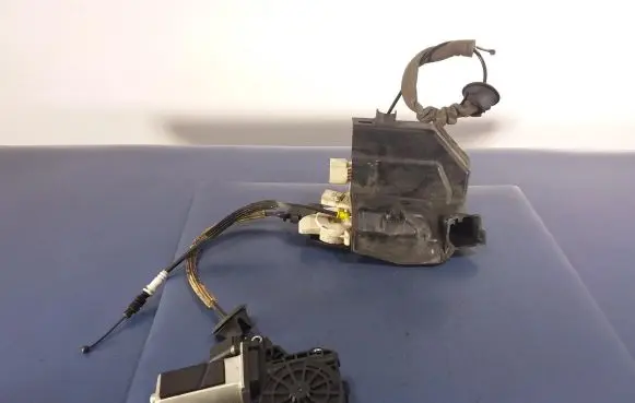 Audi A8 S8 D4 4H Front door lock 4H1837015