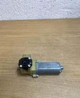 BMW X5 E70 Steering column adjust motor 0390203269 F3778