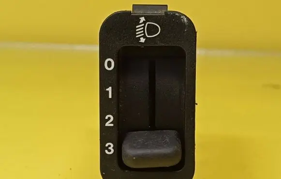 Honda Civic Headlight level height control switch M10588