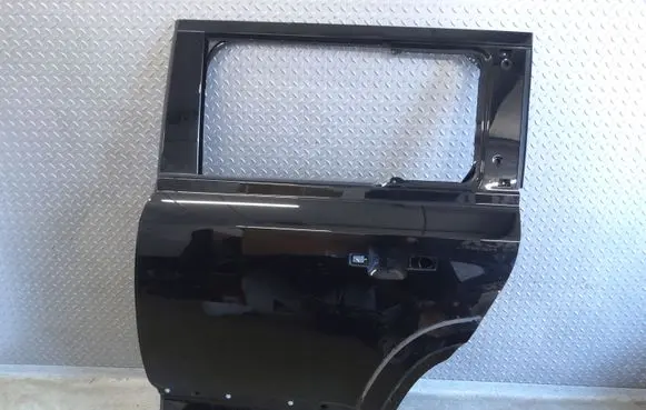 Land Rover Defender Rear door L8B224721AB LR131380 L8B224630AA
