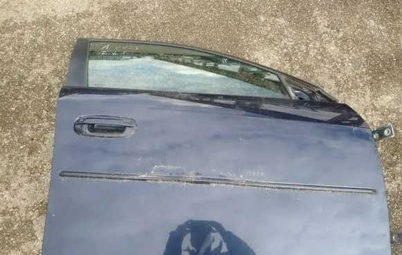 Cadillac CTS Front door juodos